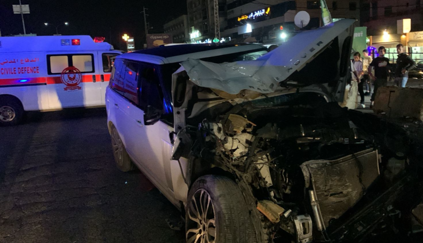 جريح بحادث سير بين باص لنقل الركاب ونيو رانج على اوتوستراد جبيل
