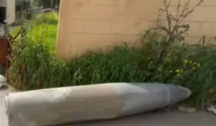 العثور على صاروخ إسرائيلي ضخم غير منفجر في ميس الجبل