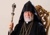 آرام الأول في رسالة الفصح: انتخاب رئيس أمر ملح