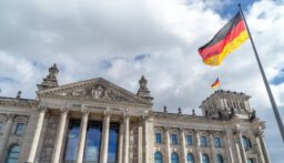 مجلس الوزراء الألماني: برلين مستعدة للتواصل مع بوتين لكنها لن تهنئه