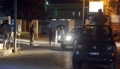 6 قتلى بهجوم مسلح على قاعدة بحرية في باكستان
