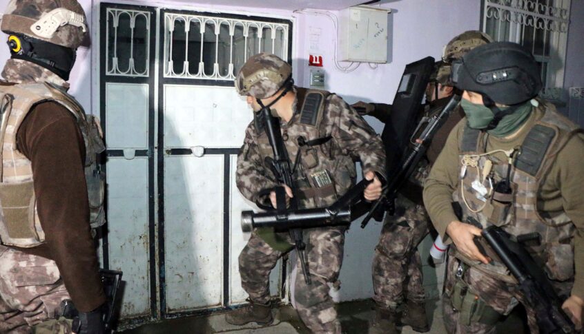 بالتزامن مع الانتخابات.. تركيا تعتقل 51 شخصاً للاشتباه في ارتباطهم بـ”داعش”