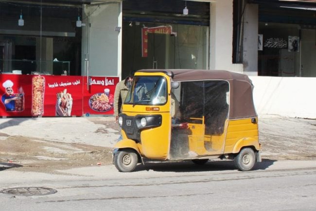 فتاة تنهي حياة عامل بسبب أولوية ركوب “توك توك”