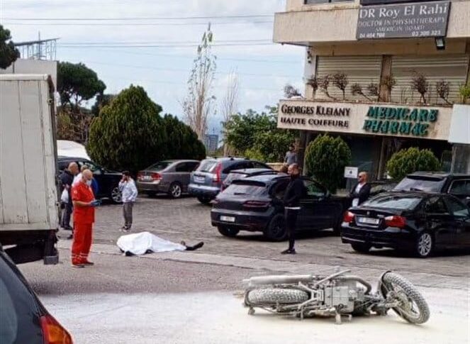 التحكم المروري: جريح نتيجة تصادم بين سيارة ودراجة نارية على جسر خلدة باتجاه الجنوب
