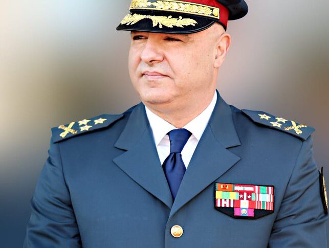 قائد الجيش: عيدُك هو عيد الحب والحياة والتضحية التي تجمعنا