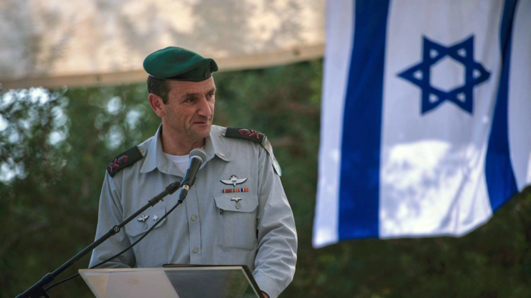رئيس الأركان الإسرائيلي يأمر بإعداد خطط لعملية برية في لبنان