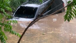 غرق سيارات في جونيه وبموقف مستشفى سيدة لبنان في جونيه(صور وفيديو)