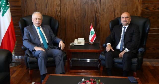 وزير الدفاع التقى ابي رميا