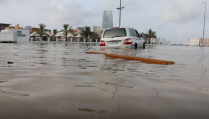 بالفيديو: أمطار غزيرة وسيول في الامارات