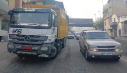 تعطل شاحنة على الطريق الدولية محلة عاليه نزولا باتجاه الكحالة