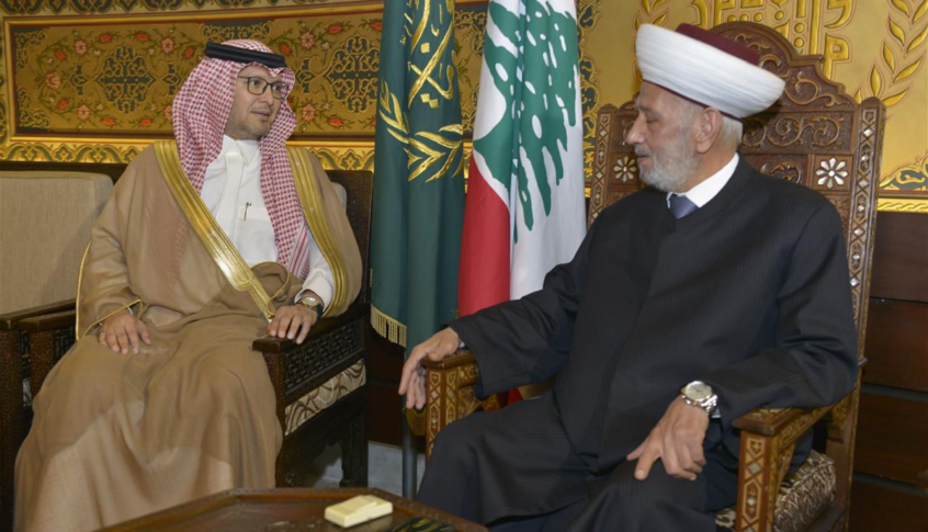 بالصور: السفير السعودي يزور المفتي دريان في دار الفتوى