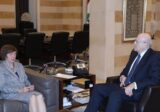 ميقاتي عرض مع فرونتسكا نتائج زيارتها الى نيويورك واجتماعها مع اعضاء مجلس الامن في ما يتعلق بالقرار 1701 ودعم الجيش