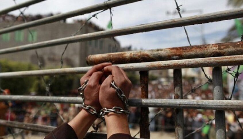 منظمة حقوقية: العدو يحتجز 3 آلاف فلسطيني من قطاع غزة في ظروف قاسية