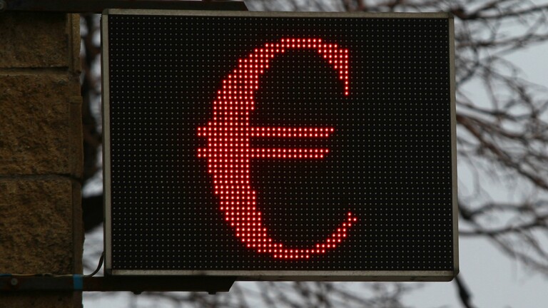 في بورصة موسكو.. اليورو يتراجع أمام الروبل الروسي