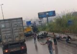 تعطل شاحنة على طريق عام الكحالة وحركة المرور كثيفة في المحلة ودراج من مفرزة سير بعبدا يعمل على المعالجة