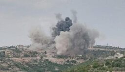طائرة مسيرة معادية تستهدف بلدة طيرحرفا بصاروخين (المنار)