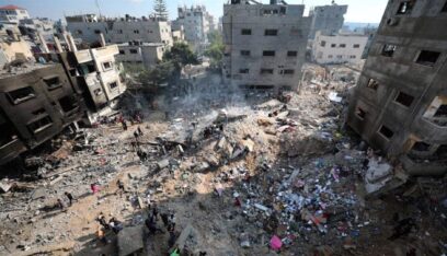 الصحة بغزة تحذر من انتشار الأوبئة والأمراض جراء طفح الصرف الصحي وتراكم النفايات بالشوارع وبين خيام النازحين