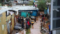 بالفيديو: مصرع 42 شخصا بانهيار سد في كينيا