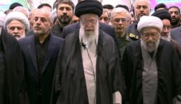 جموع مليونية في طهران لتشييع جثامين الرئيس الإيراني ومرافقيه وخامنئي يؤم صلاة الجنازة