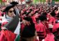 مجموعة من الطلاب يغادرون حفل تخرجهم في جامعة هارفارد ويهتفون “فلسطين حرة”