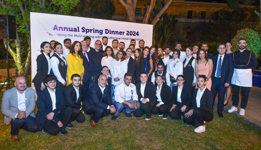 كلية إدارة الأعمال في جامعة الروح القدس تحتفل بتوقيع مذكرة التفاهم مع نقابة أصحاب الفنادق في لبنان(بالصور)