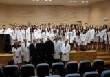 حفل ارتداء الرداء الأبيض في جامعة الروح القدس… خطوة هامّة لطلاب الطب نحو مرحلة التدريب السريري(بالصور)