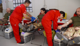 “اليونيفيل” تتبرع بالدم للصليب الأحمر