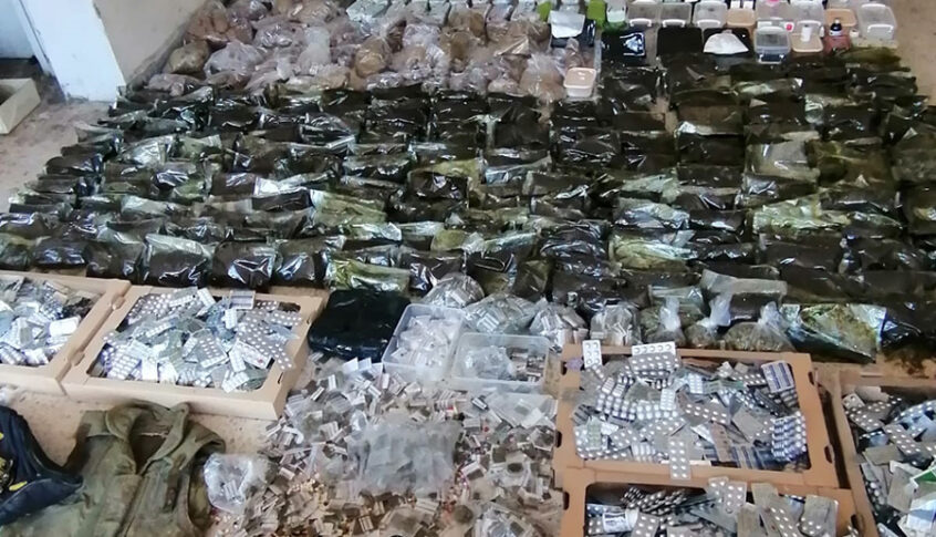الجيش: توقيف 37 مطلوبًا يعملون في ترويج المخدرات نتيجة عملية دهم في شاتيلا – الهنغار