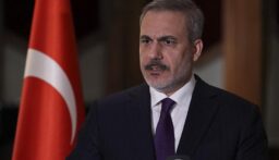 وزير الخارجية التركي يؤكد على التنسيق الوثيق والتام مع السلطات الإيرانية بعد مصرع الرئيس رئيسي