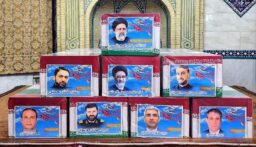 إيران: انطلاق مراسم التشييع لرئيسي ورفاقه من جامعة طهران نحو ساحة آزادي