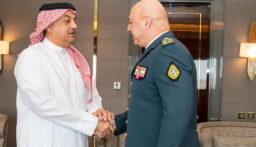 قائد الجيش التقى وزير الدولة لشؤون الدفاع القطري ورئيس أركان القوات المسلحة القطرية في إطار زيارته قطر