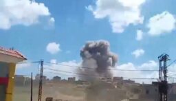 الطيران الحربي المعادي يشنّ غارة جوية استهدفت بلدة ⁧‫عيترون‬⁩