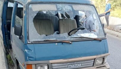 شهيد باستهداف سيارة على طريق كفردجال وجرح 3 طلاب داخل “فان”