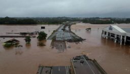 78 قتيلا جراء الأمطار الغزيرة في البرازيل
