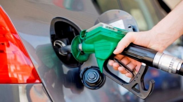 أسعار المحروقات تنخفض… كم بلغت؟