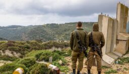 جيش العدو الاسرائيلي يستهدف العديسة بالقذائف الفوسفورية