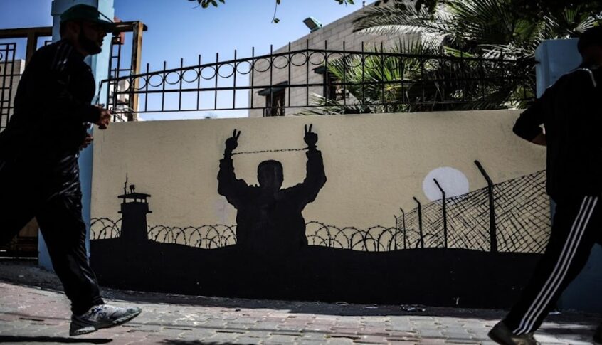 حماس: إذلال الأسرى الفلسطينيين في سجن مجدو تعبير عن حقد وسادية السجانين