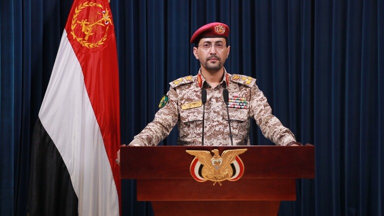 الحوثيون يعلنون استهداف مطار بن غوريون في إسرائيل بصاروخ بالستي