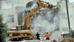 السلطات الإسرائيلية تباشر هدم 47 منزلًا في النقب