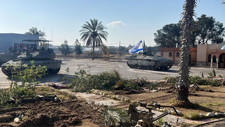 “أكسيوس”: “إسرائيل” اقترحت إشراك السلطة الفلسطينية في تسيير معبر رفح