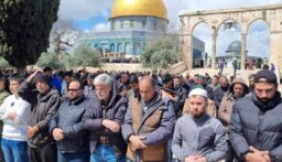 الأوقاف الإسلامية في القدس: 30 ألف مصلّ أدوا صلاة الجمعة في المسجد الأقصى رغم تضييقات العدو