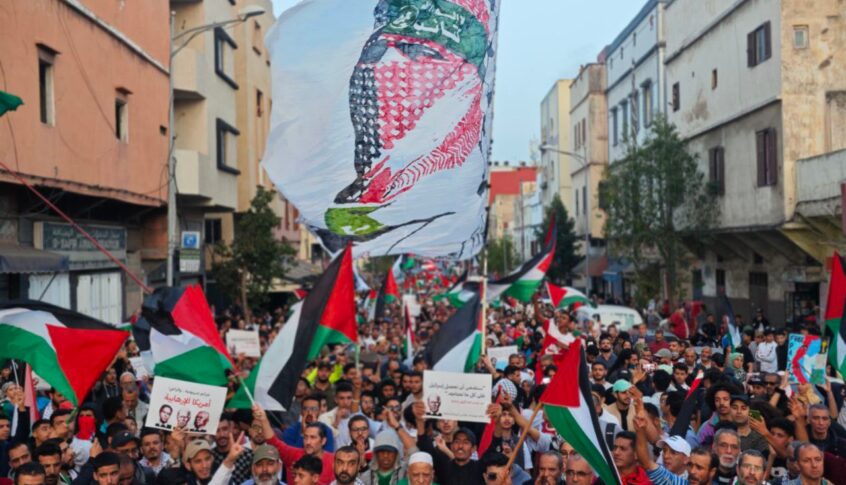 المغرب: تظاهرات حاشدة تنديداً بمجزرة العدو في رفح ورفضاً للتطبيع