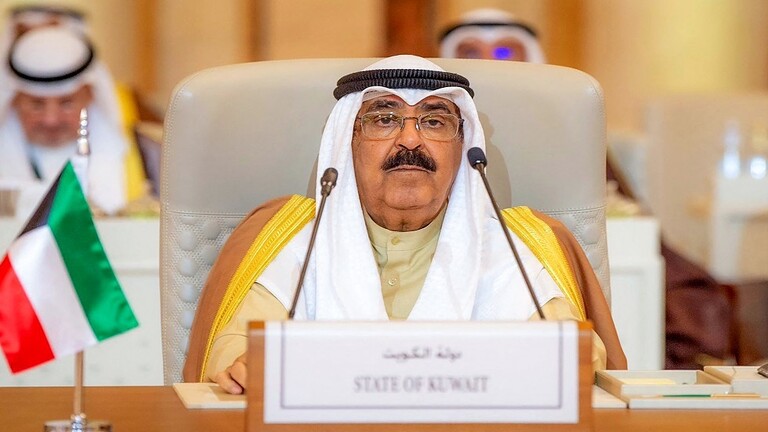 أمير الكويت يحل مجلس الأمة ويوقف العمل ببعض مواد الدستور