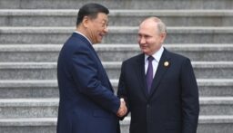 شي: العلاقات بين الصين وروسيا صمدت أمام اختبارات الوضع الدولي المتقلب