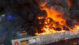 بالفيديو: حريق يلتهم نحو 80% من مركز تسوق ضخم في وارسو