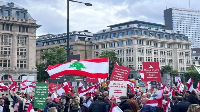 تظاهرة للانتشار اللبناني في بروكسل قبيل انعقاد مؤتمر النازحين السوريين