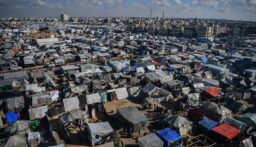 “الأونروا”: نحو 300 ألف شخص فروا من رفح مع استمرار التهجير القسري وغير الإنساني للفلسطينيين