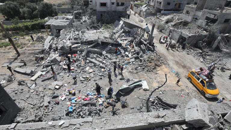 ارتفاع عدد المقابر الجماعية داخل باحات المستشفيات في غزة الى 7