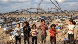 لليوم الثاني على التوالي… الاحتلال يمنع ادخال شاحنات المساعدات الى قطاع غزة