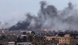 عشرات الشهداء والجرحى بقصف العدو المتواصل على قطاع غزة